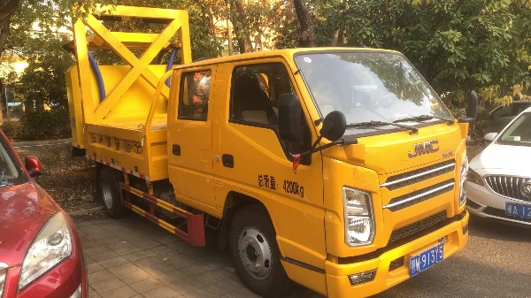 100K防撞車(chē)，帶太陽(yáng)能光板